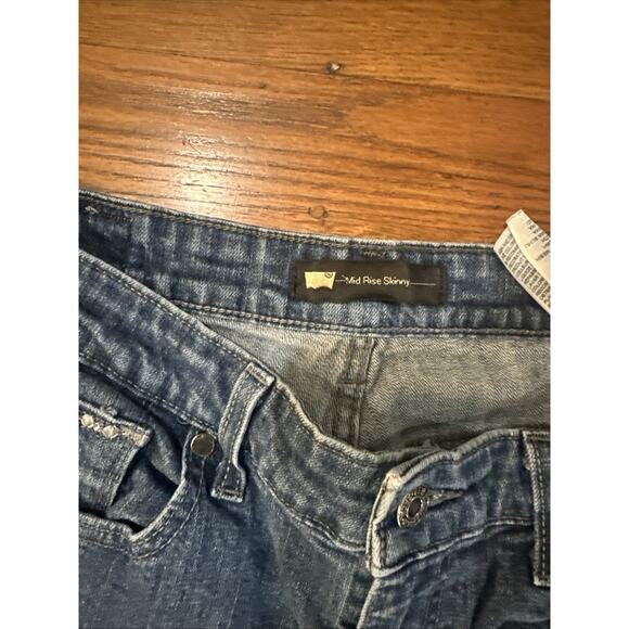 Levi’s Jeans Women Blue 30x32 Mid Rise Skinny Designs On Back Pockets - Picture 7 of 15